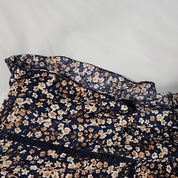 Floral Ruffle Sleeve Top - Picture 5 of 5